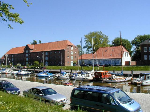 Idyllisches Reethaus Toenning Apartment Exterior photo